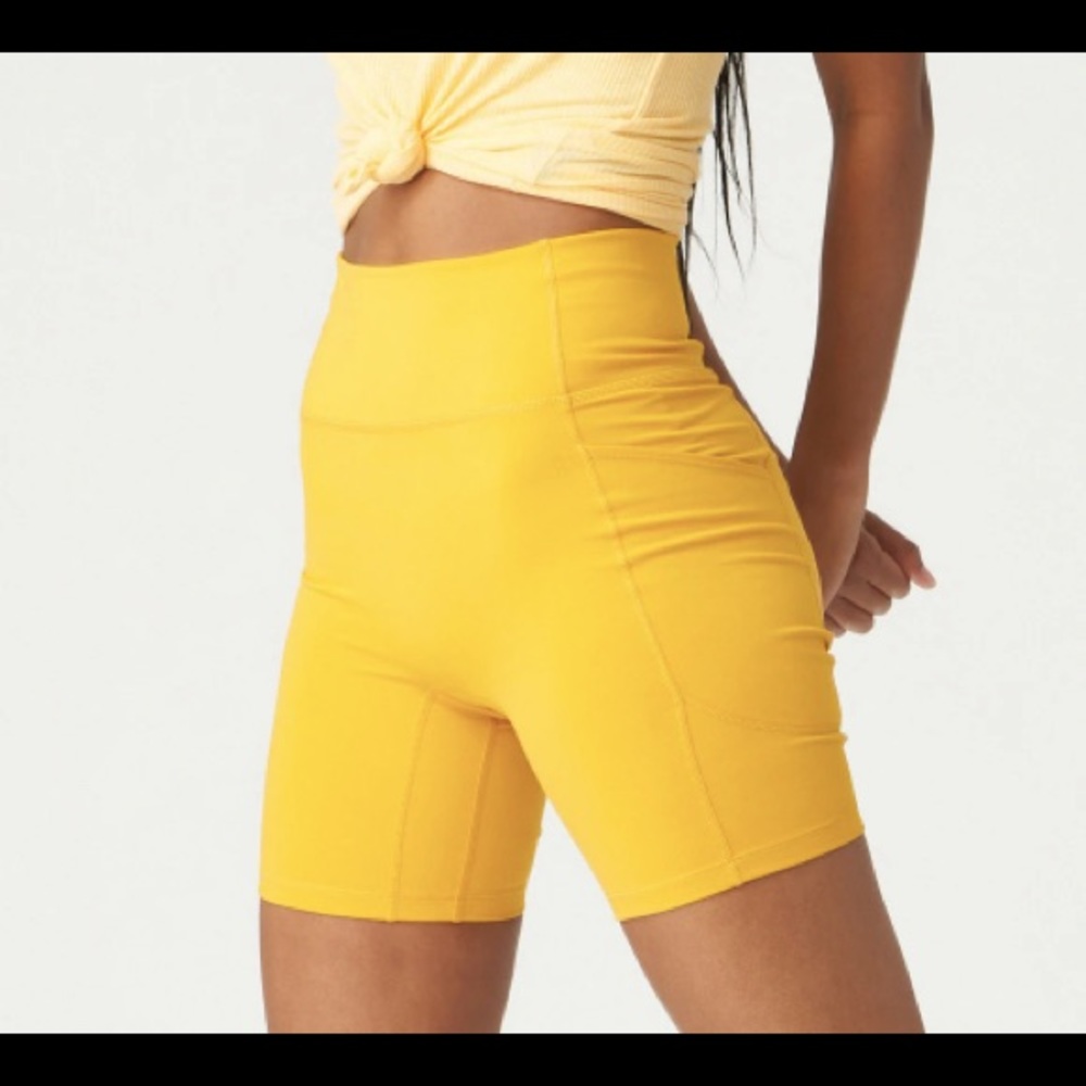 le ore lucca high rise 7in pocket short